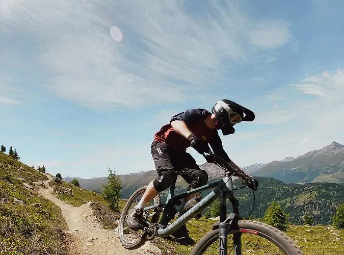 Palazi & アパートホテル ナウダース