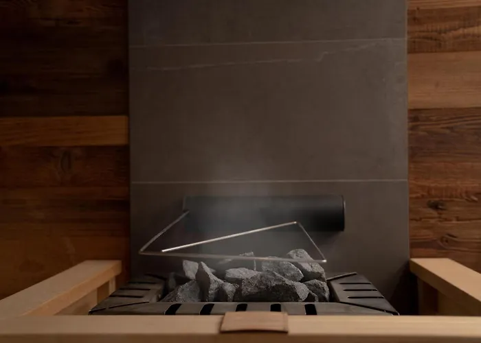 Palazi & 4* ナウダース