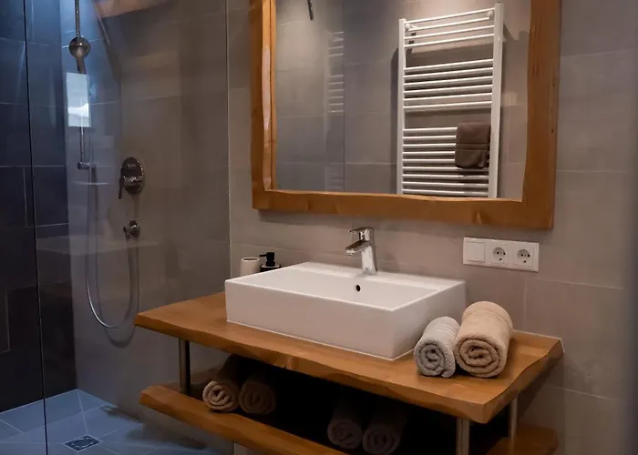 Palazi & ナウダース