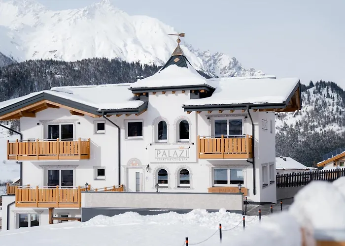 Palazi & 4* ナウダース