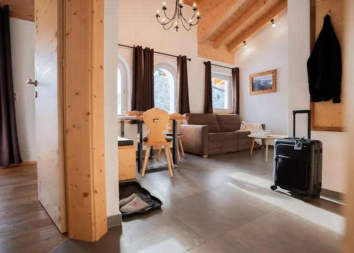 Palazi & ナウダース