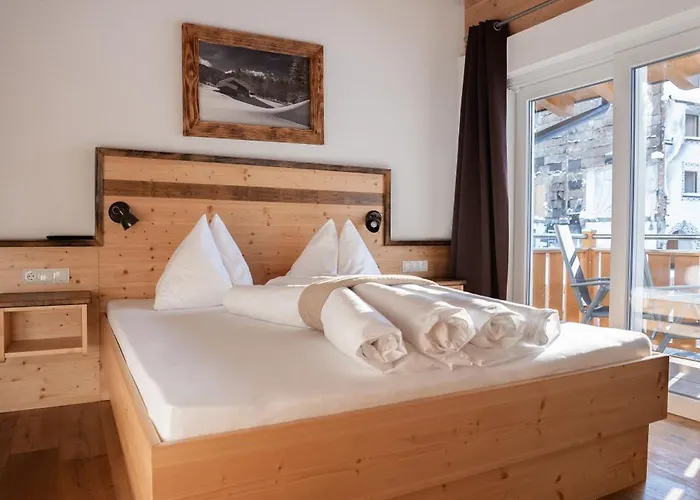 Palazi & ナウダース