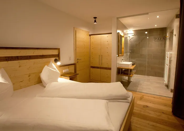 Palazi & ナウダース